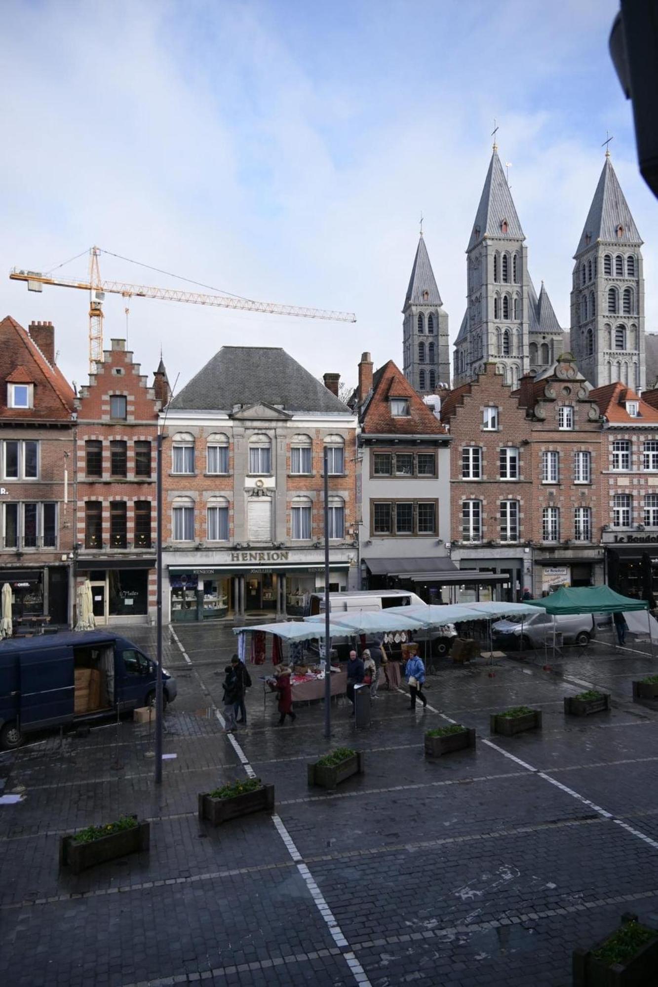 Agora Tournai Wellness Suites 3 Appartements Touristiques Sur La Grand-Place Zewnętrze zdjęcie