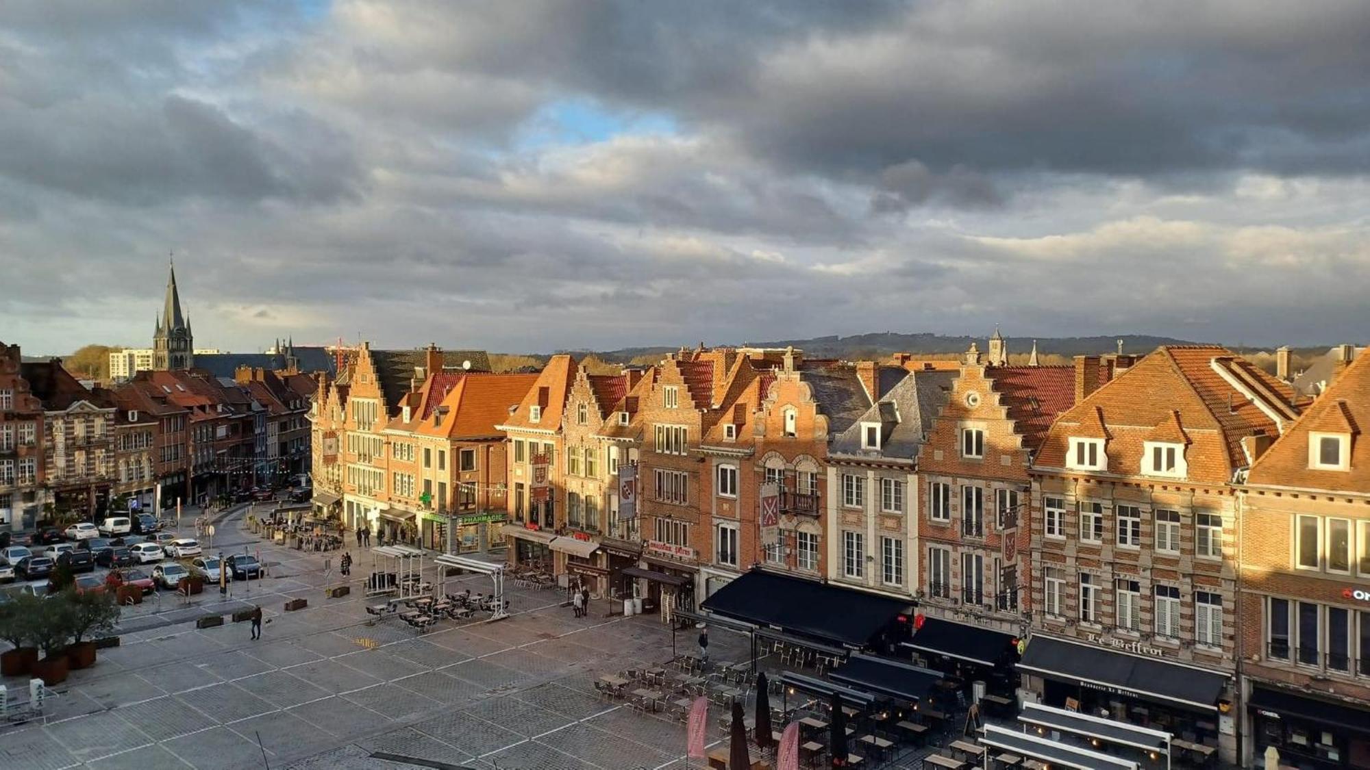 Agora Tournai Wellness Suites 3 Appartements Touristiques Sur La Grand-Place Zewnętrze zdjęcie